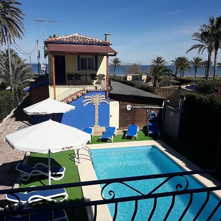 Hostal Oasis Denia Bagian luar foto