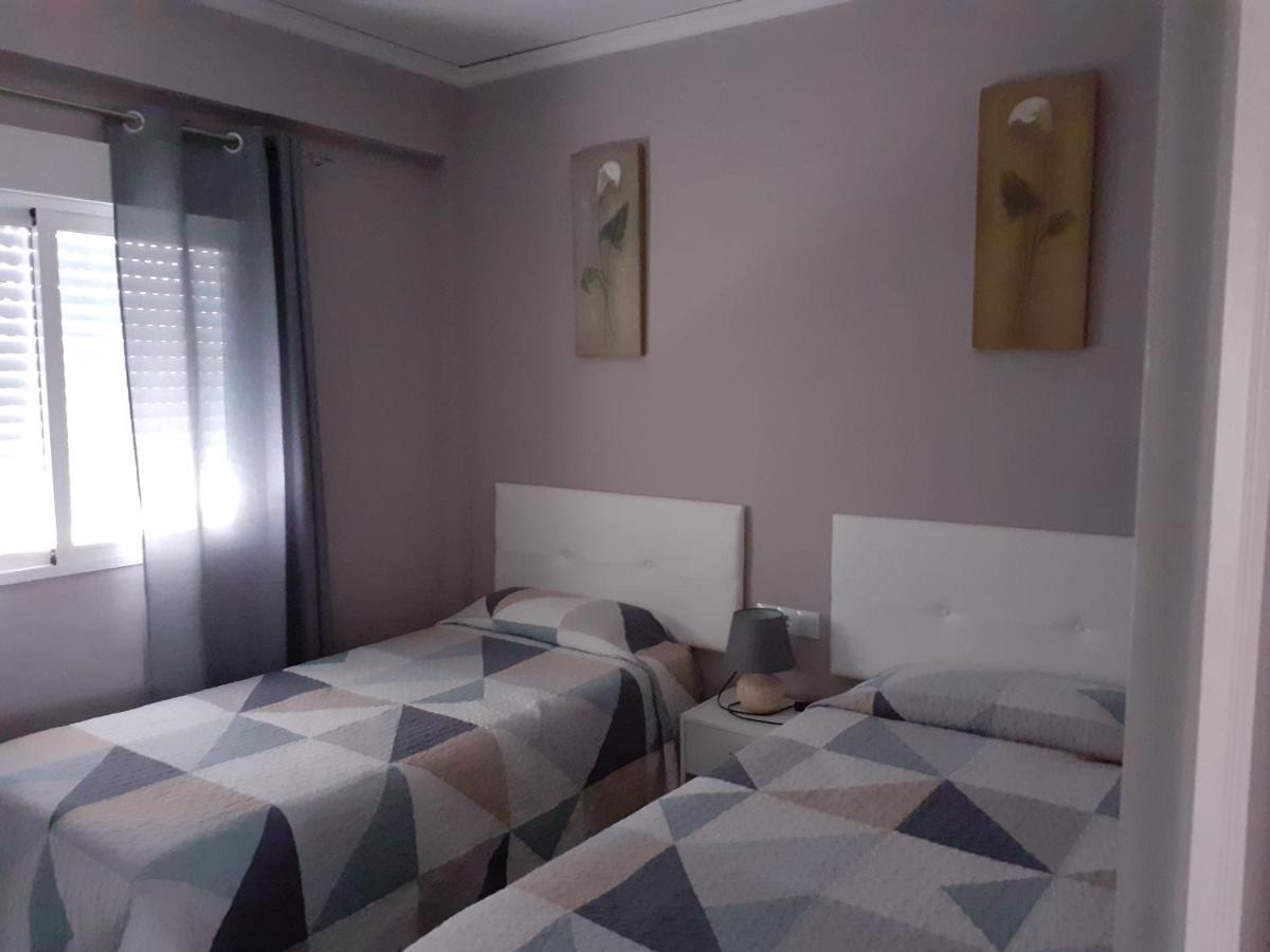 Hostal Oasis Denia Bagian luar foto