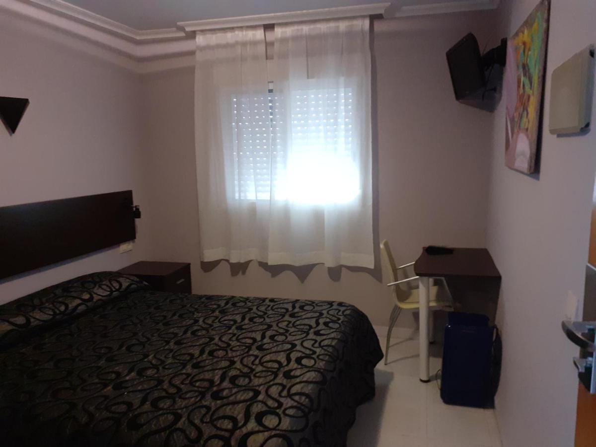 Hostal Oasis Denia Bagian luar foto