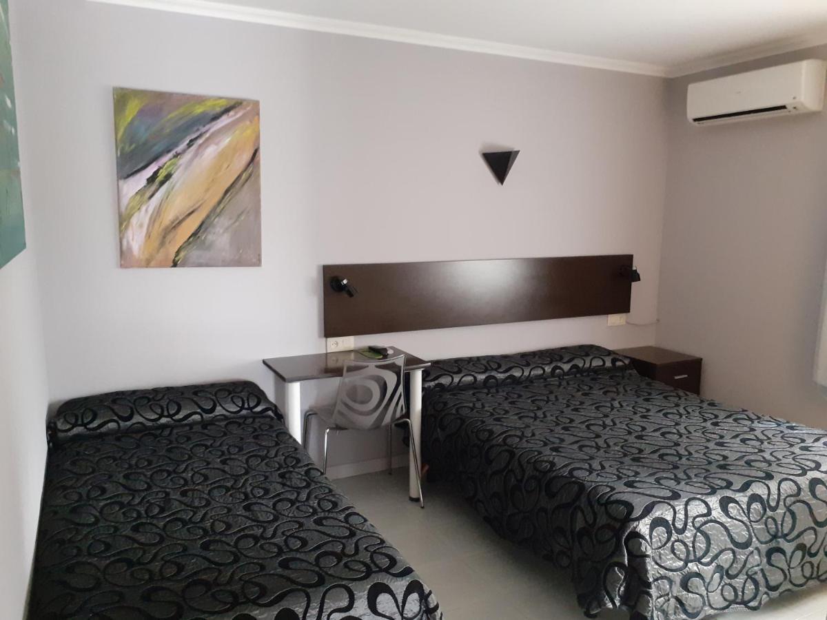 Hostal Oasis Denia Bagian luar foto