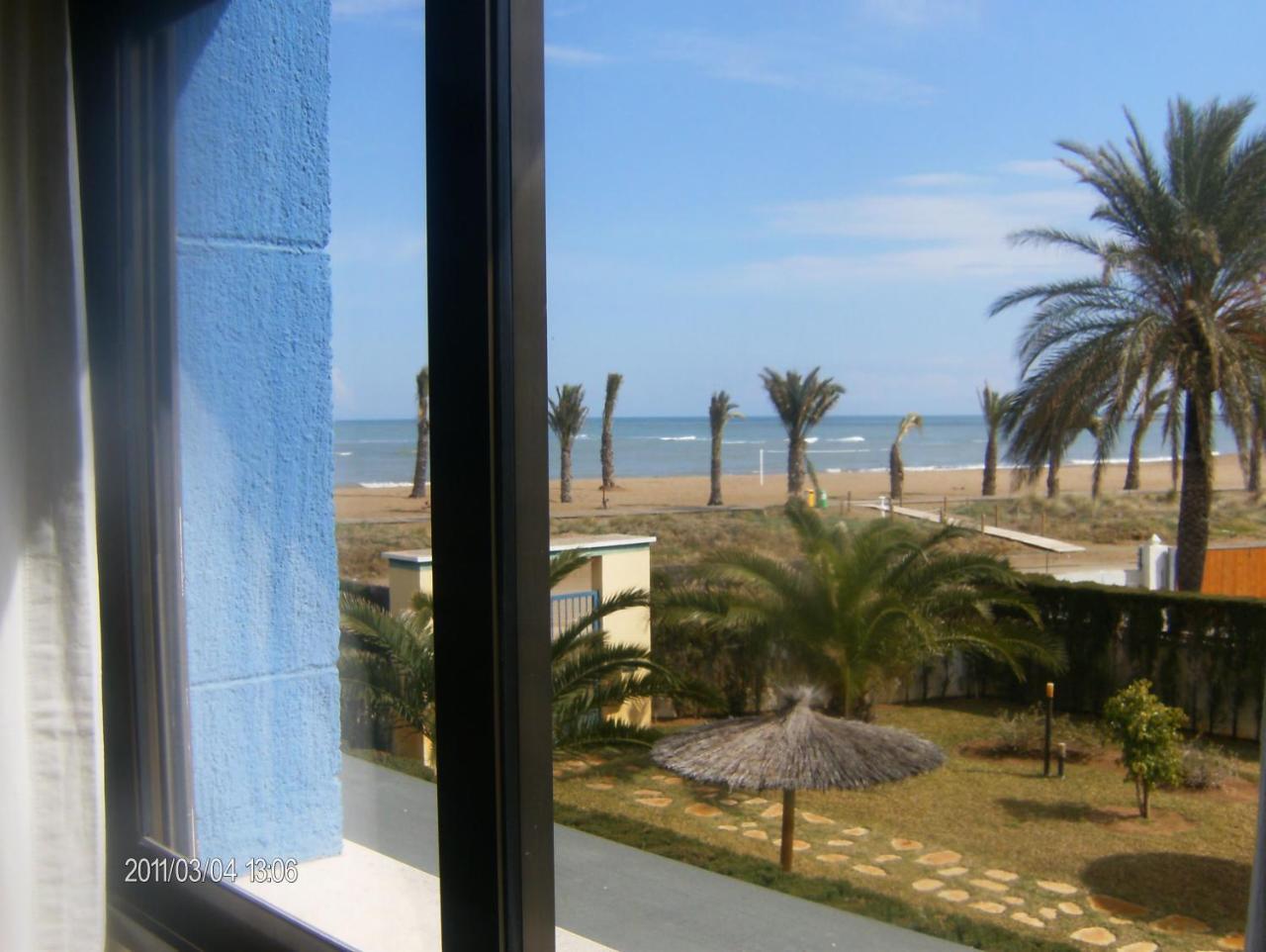 Hostal Oasis Denia Bagian luar foto