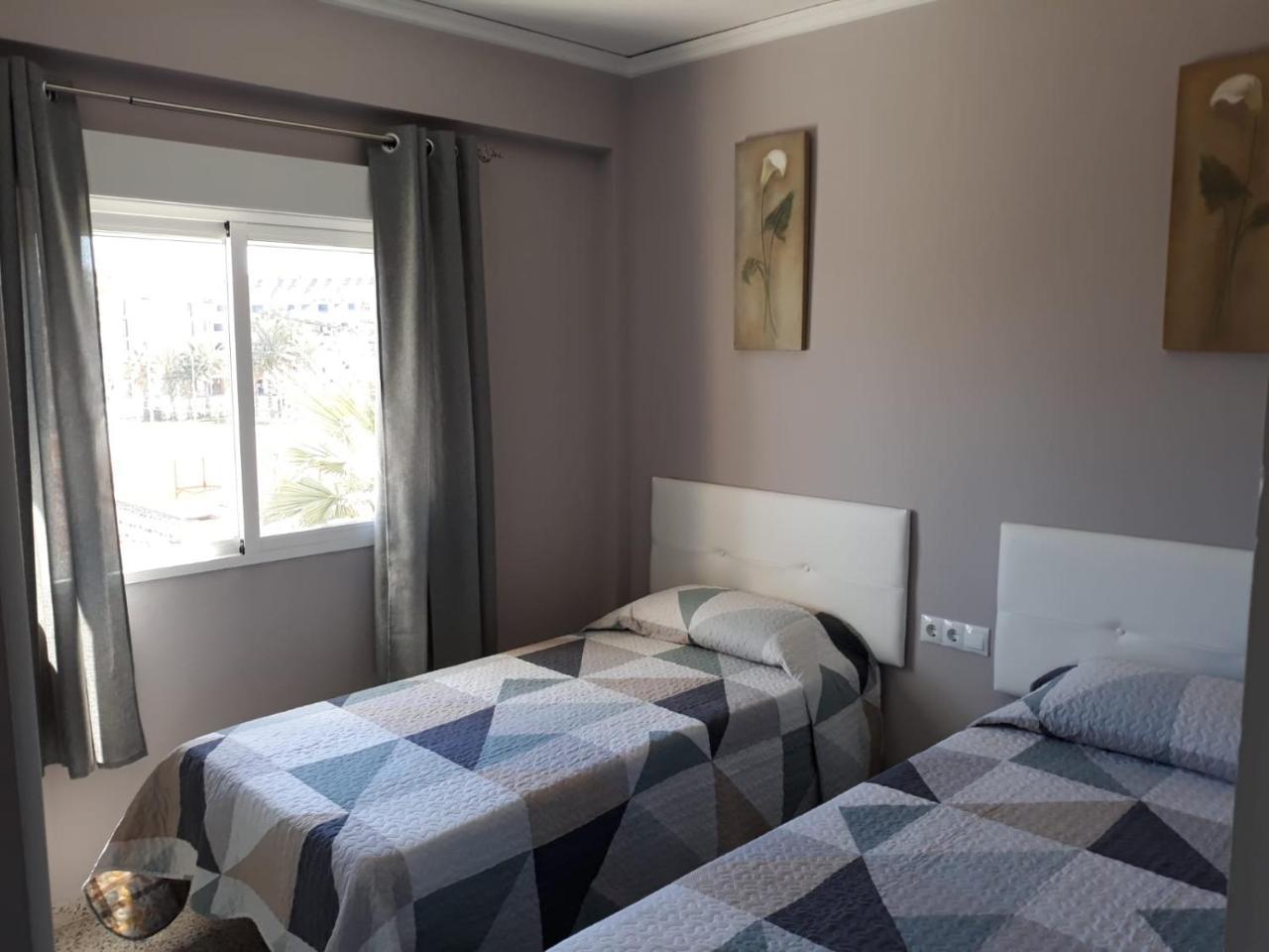 Hostal Oasis Denia Bagian luar foto