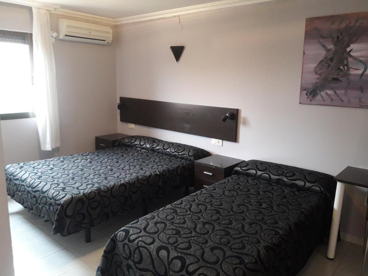 Hostal Oasis Denia Bagian luar foto