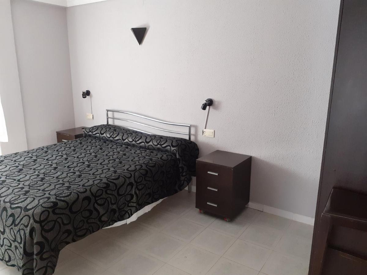 Hostal Oasis Denia Bagian luar foto